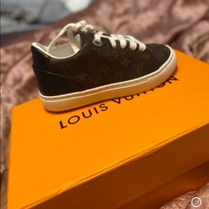 Louis Vuitton kids shoes 8c